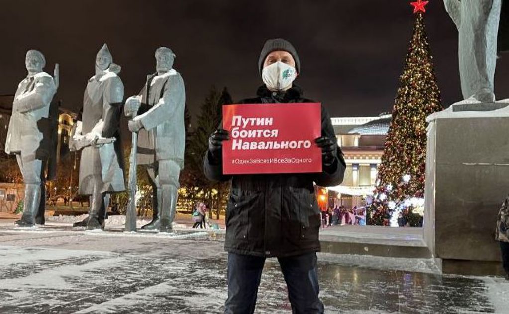 Против Путина. За Навального? По России катится волна убегающих от силовиков митингов. ВИДЕО