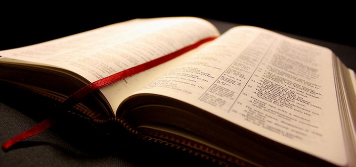 Понятным языком соцсетей: специально для молодежи переписали Библию