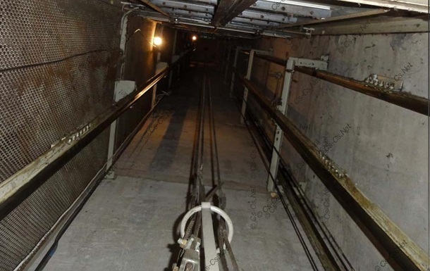 ЧП в Киеве: рабочие сорвались в шахту лифта, есть погибший