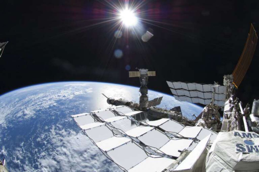 В NASA показали, как ремонтируют МКС в открытом космосе