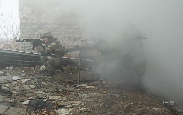 Украина скорбит: боец ВСУ умер во время госпитализации после обстрела боевиков на Донбассе