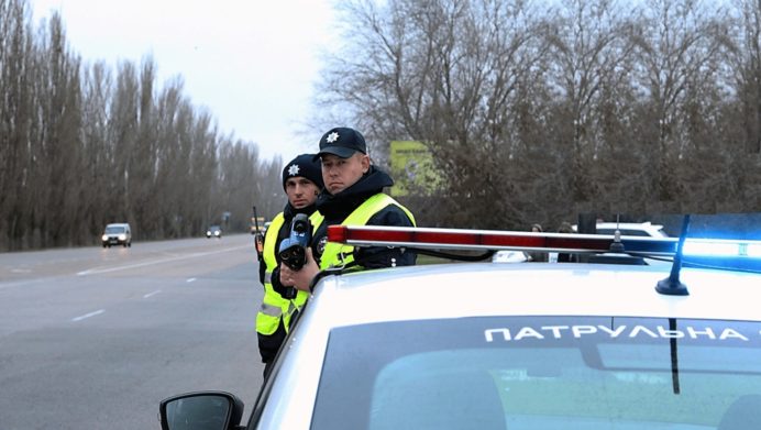 Украинских водителей будут сажать за оскорбление полицейских: подробности
