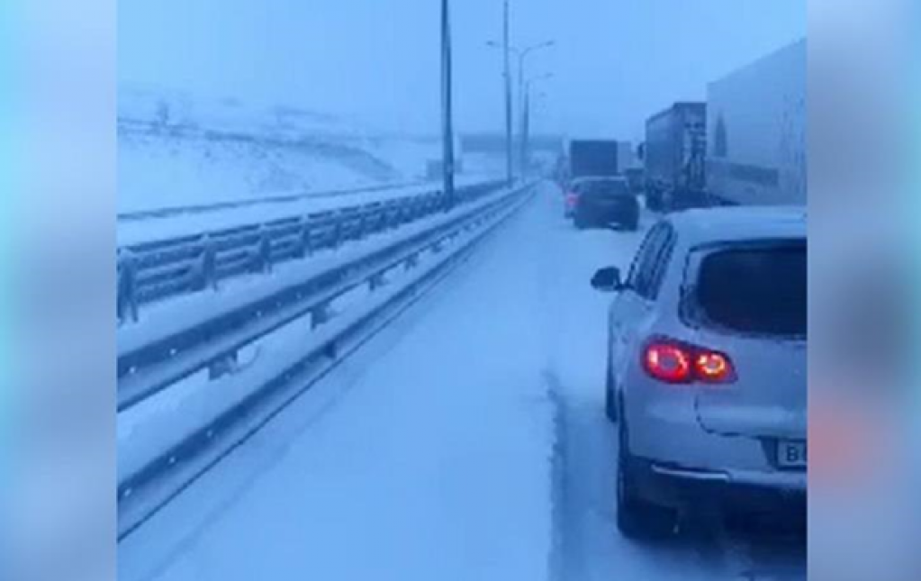 Крымский мост стал сплошной гигантской пробкой