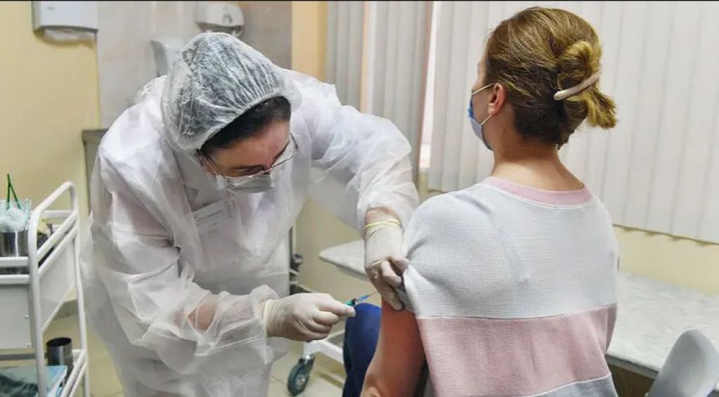 Американки притворились дряблыми старушками ради вакцины от коронавируса