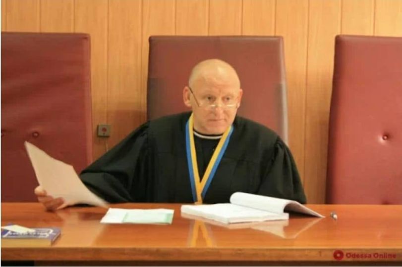 Судья, бросивший Стерненко за решетку, отмазывал пьяных водителей и «забыл» задекларировать квартиру в Крыму