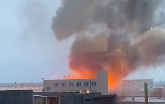 Масштабный пожар в Харькове: горит здание в районе завода