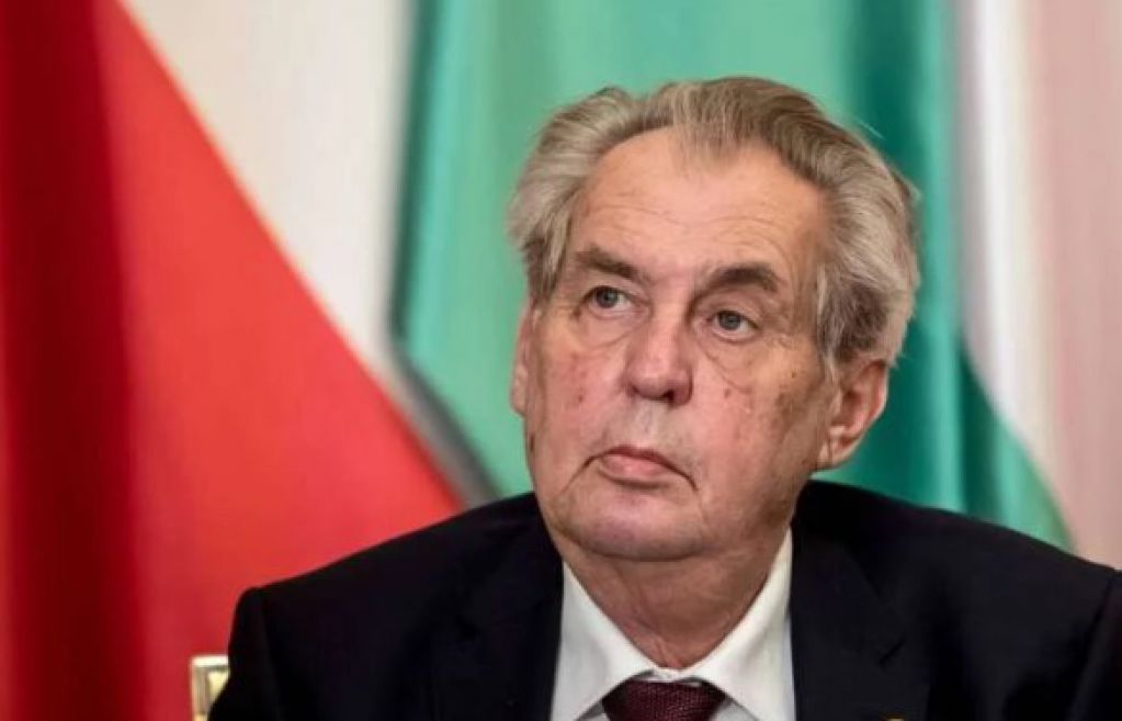Милош Земан лично попросил Путина предоставить стране "Спутник V"
