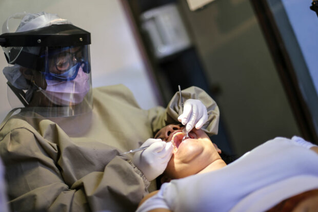 Украинцам подсказали, как вернуть деньги за некачественные услуги стоматолога