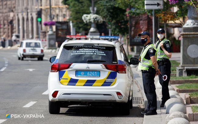 В Киеве наглый парень швырнул в лицо патрульному тарелку со сливками. ВИДЕО