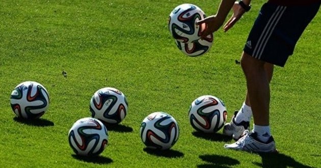 Случайная рука: футбольные судьи начнут засчитывать "странные" мячи
