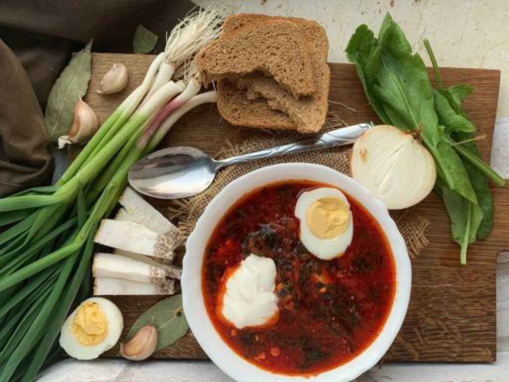 Рецепт вкусного борща: украинская пенсионерка поделилась секретом