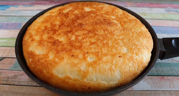 Без духовки: рецепт очень вкусного хлеба на сковороде