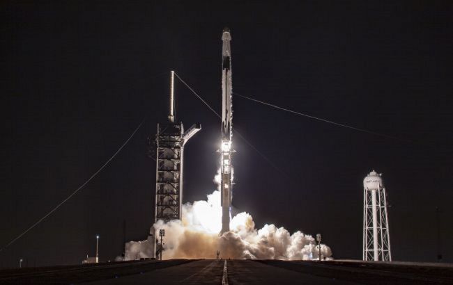 SpaceX сегодня запустит ракету с интернет-спутниками: где можно посмотреть