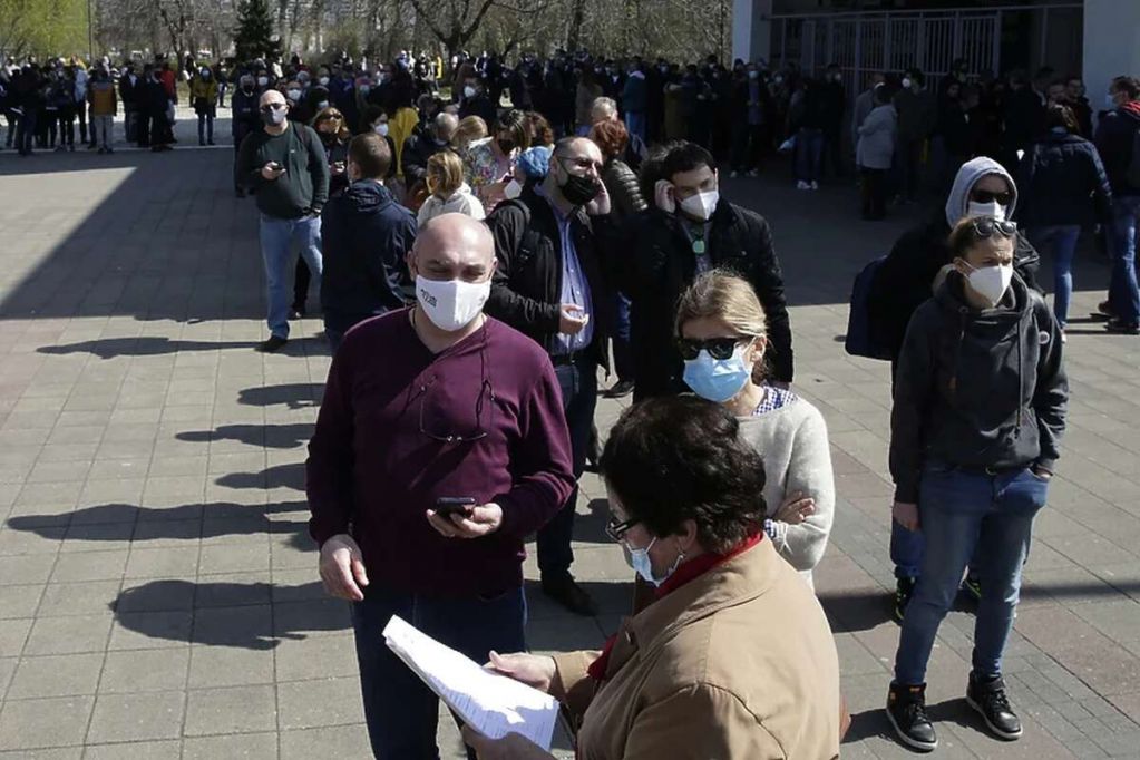 В Сербию на бесплатную вакцинацию массово съехались иностранцы