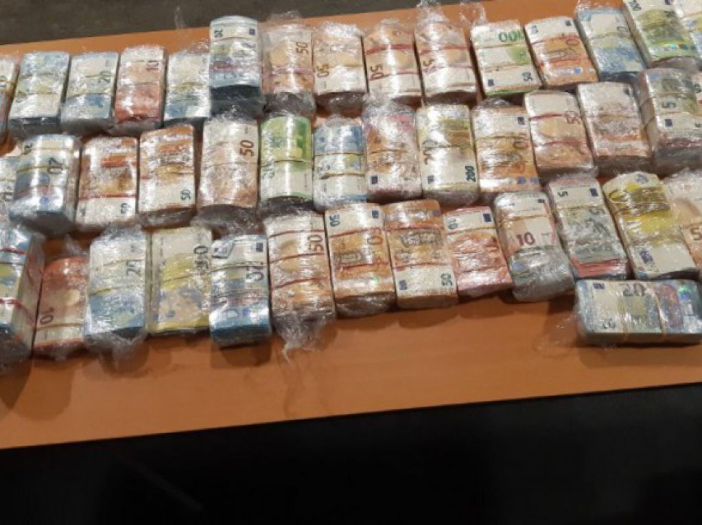 Громкое задержание в Нидерландах: украинец засветил миллионы евро наличными