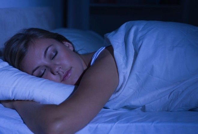 Как может повлиять на сновидения положение на животе во время сна
