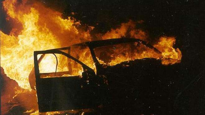 Возле Днепра сгорело авто: внутри был пропавший без вести директор магазина