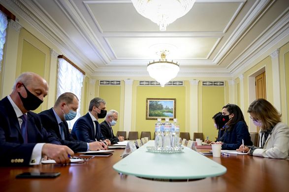 В ОП обговорили обострение на Донбассе с послом Канады