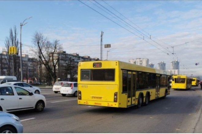 Таксі під 1000 гривень та пусте метро – перший день локдауну в Києві ФОТО