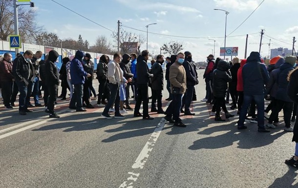 Жители Полтавы в знак протеста перекрыли трассу Киев-Харьков