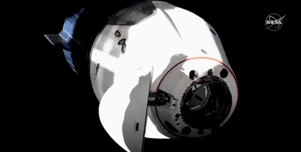 Crew Dragon от SpaceX впервые в истории перестыковался с МКС. ВИДЕО