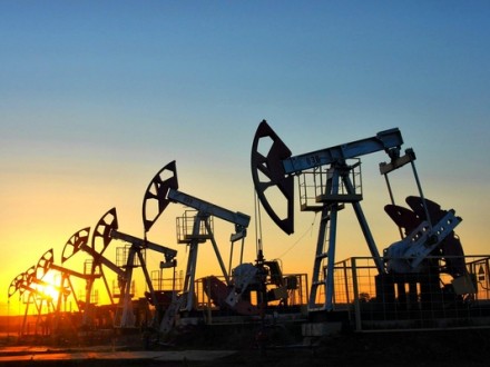 Нефть подешевела после неожиданного роста запасов бензина в США