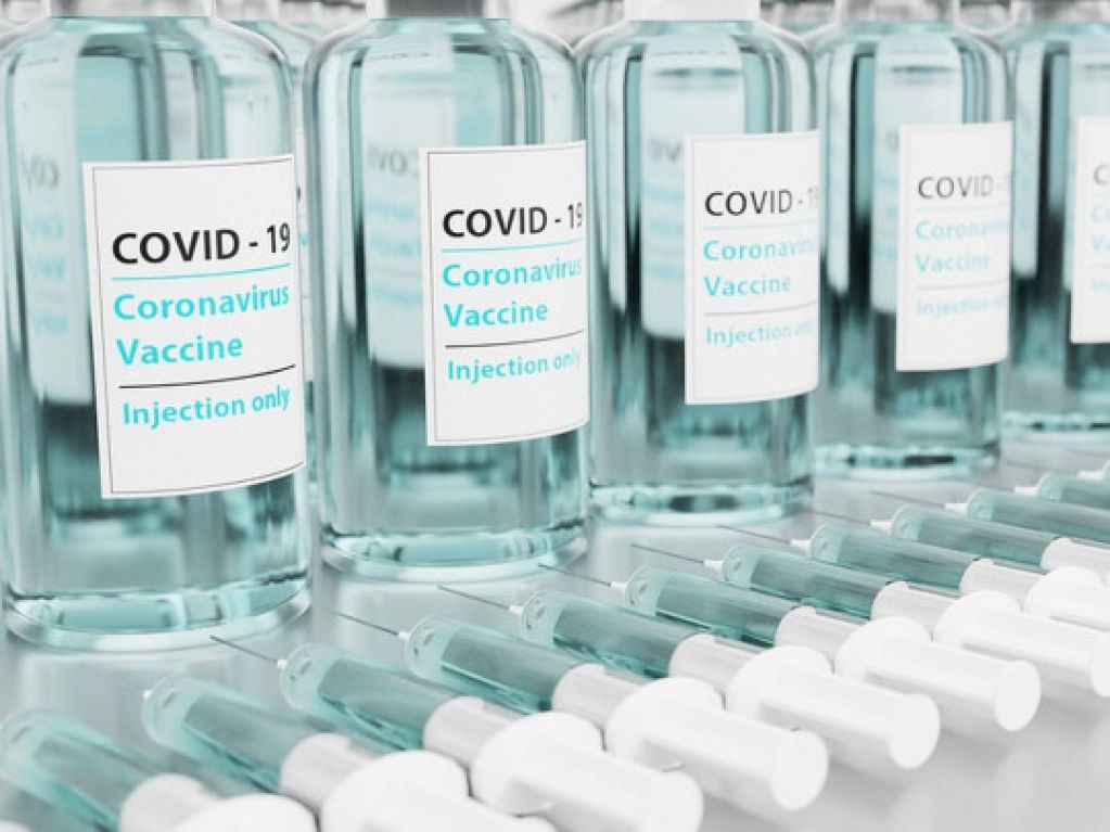 ВОЗ уточнила связь между образованием тромбов и вакциной AstraZeneca