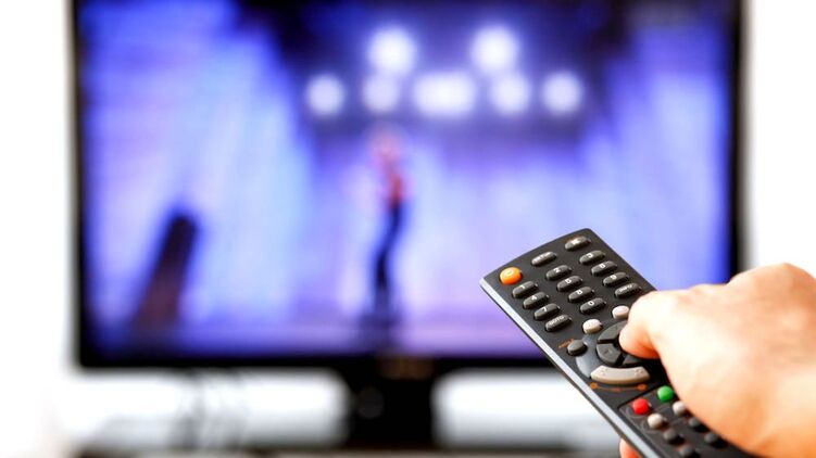 Украинцы могут остаться без любимых телеканалов: что случилось?