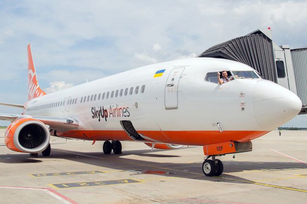 SkyUp отменяет множество рейсов из Украины: что делать пассажирам, купившим билеты
