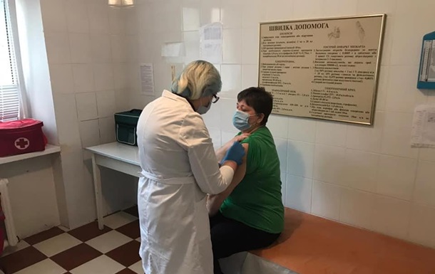 В Украине стартовала ковид-вакцинация Pfizer