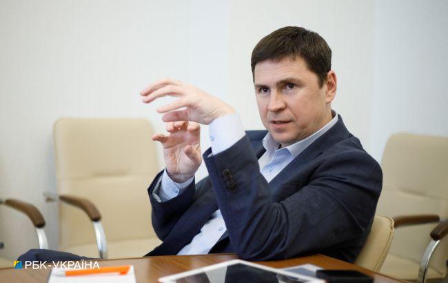 У Зеленского рассказали, зачем РФ стягивает войска к границам Украины
