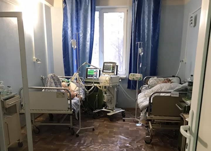 «Смерть и опыт ничему не учат». В сети показали ковидное отделение киевской больницы. ФОТО