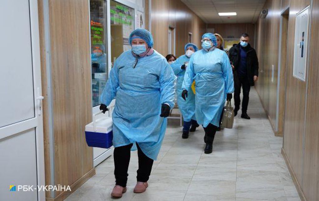 COVID-вакцинация в компаниях: в Минздраве назвали условия выезда мобильных бригад