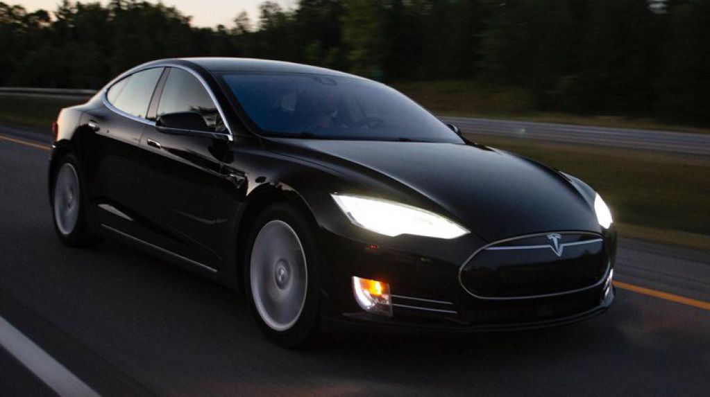Автопилот Tesla привел в ужас экспертов