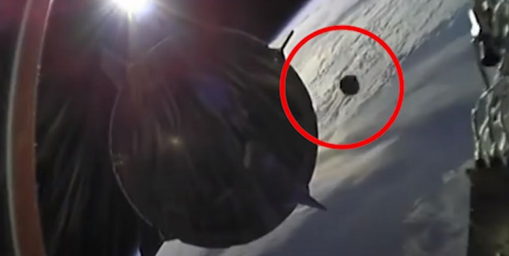 Экипаж корабля SpaceX чудом избежал столкновения с НЛО. ВИДЕО