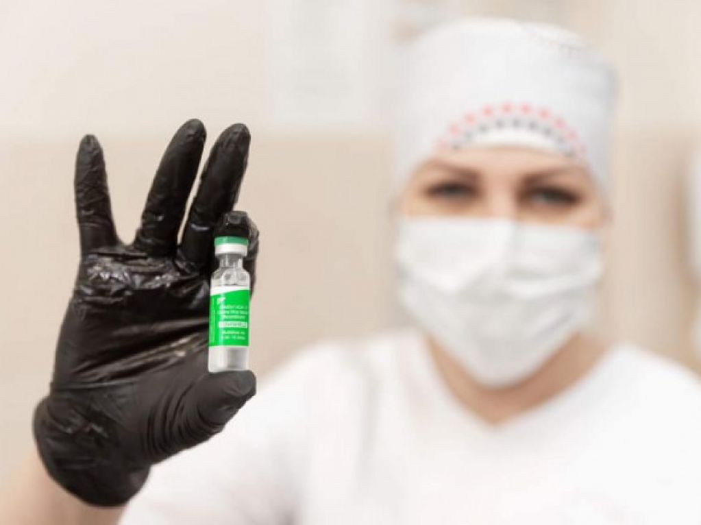 В Украине за сутки привили от коронавируса 70 тысяч человек