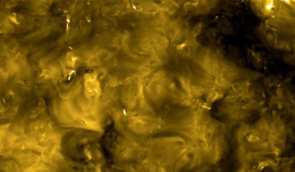 Solar Orbiter зафиксировал на поверхности Солнца непонятные "костры"