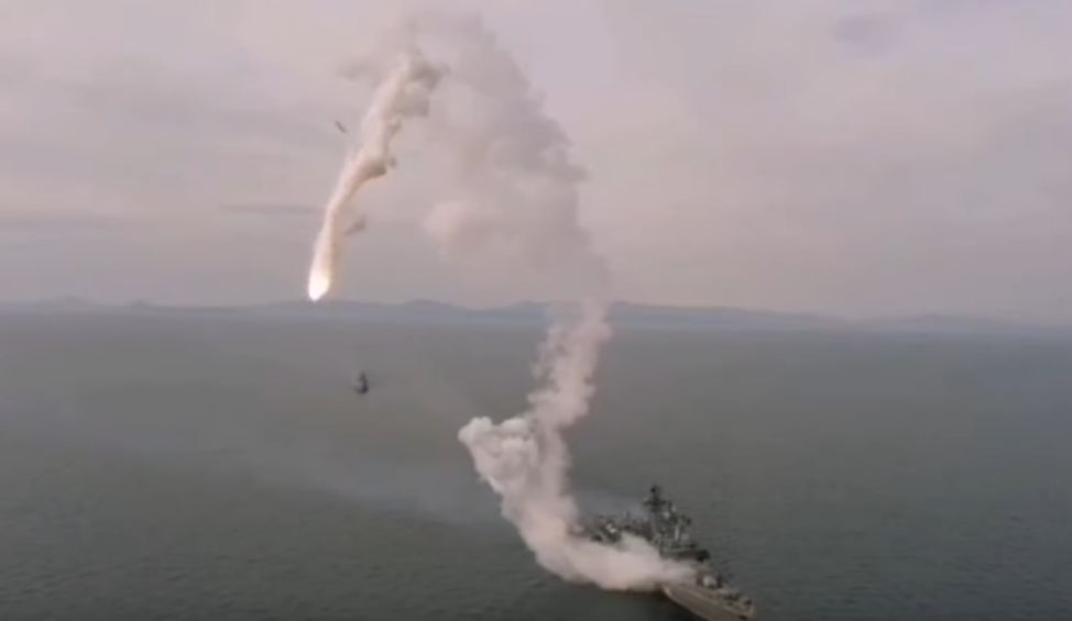 Россия запустила крылатую ракету в Японском море: чуть не  угрохали свои корабли. ВИДЕО