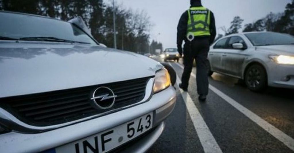 Растаможка "евробляхи" за 1000 евро: водителям объяснили, в чем подвох
