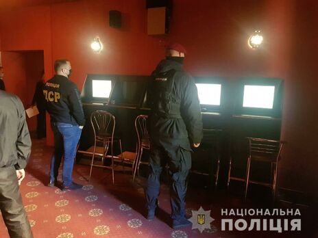 В Черкассах копы прикрыли сеть подпольных казино для «проверенных клиентов»