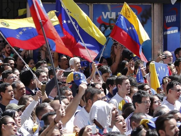 Протесты в Колумбии завершились гибелью 19 человек: более 800 пострадали