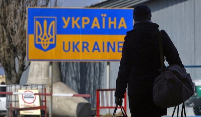 Сколько граждан Украины покинули страну в 2021-м году  