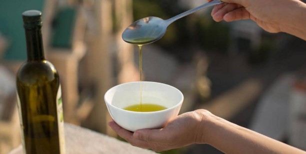 Почему врачи не рекомендуют употреблять оливковое масло натощак