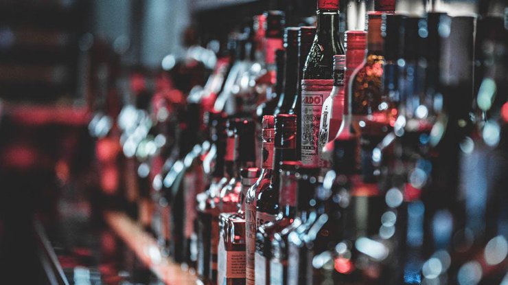 Цены на алкоголь решили повысить: что подорожает и насколько