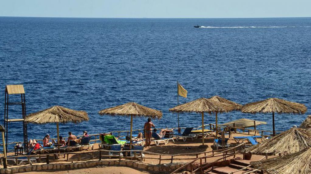 Египет закрыл на две недели все магазины и рестораны