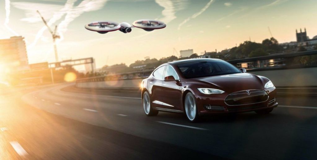 Tesla удалось взломать с помощью дрона. ВИДЕО