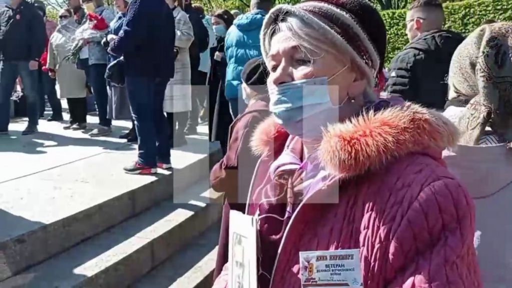 В Киеве женщину заставили снять бейдж с георгиевской лентой