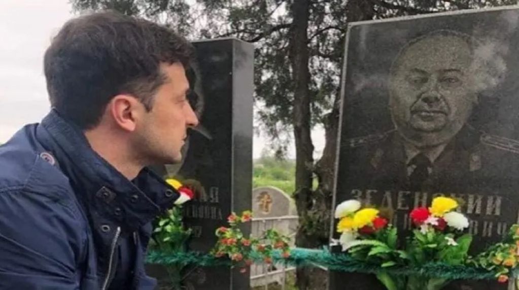 В Донецке Монтян пронесла на марше "Бессмертного полка" портрет деда Зеленского. ВИДЕО