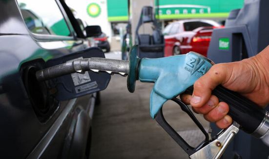 АЗС массово приостанавливают продажу бензина и дизеля