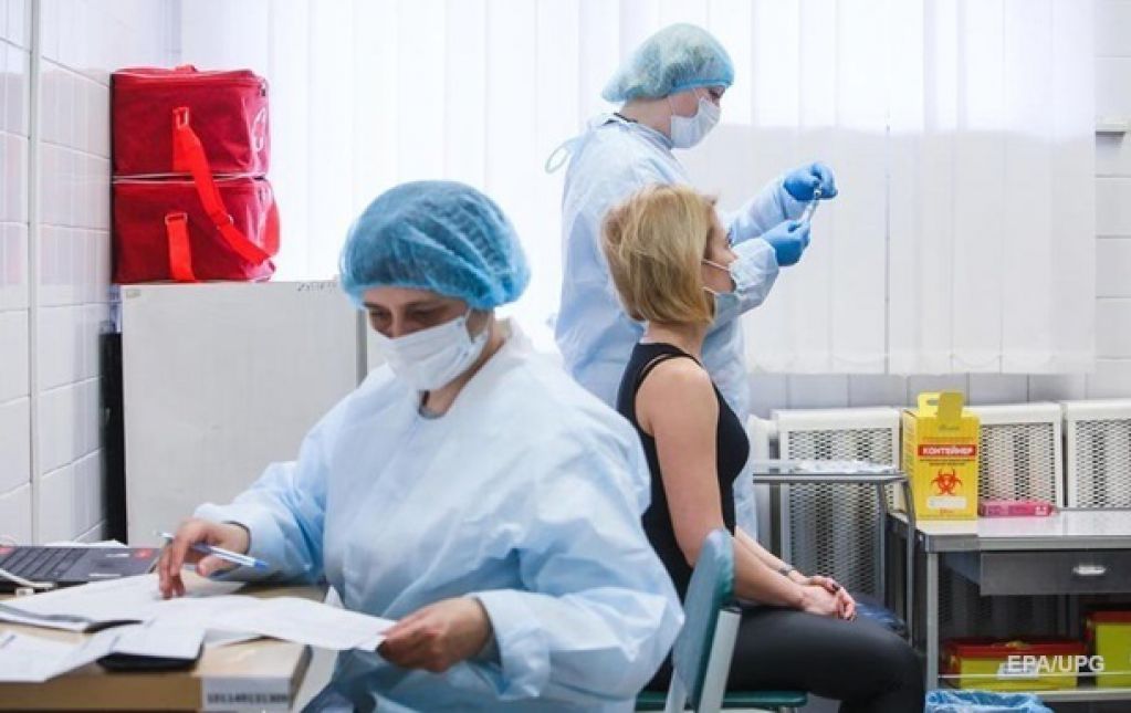 Полную вакцинацию в Украине прошли 60 тысяч человек